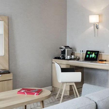 Louvre Saint-honore 4*