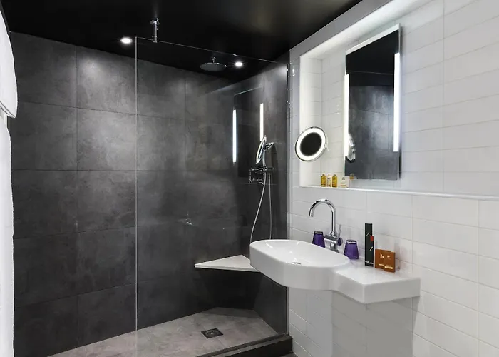 Louvre Saint-honore 4*