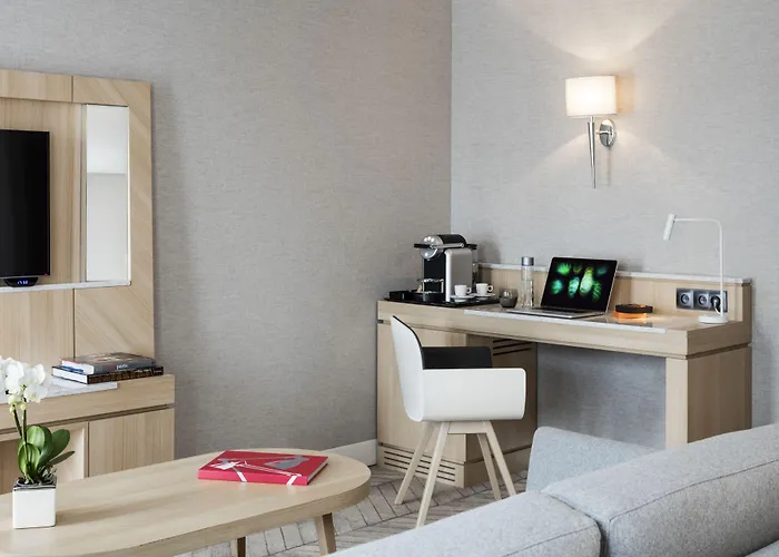 Louvre Saint-honore 4*