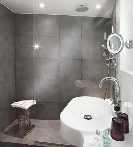 Louvre Saint-honore 4*